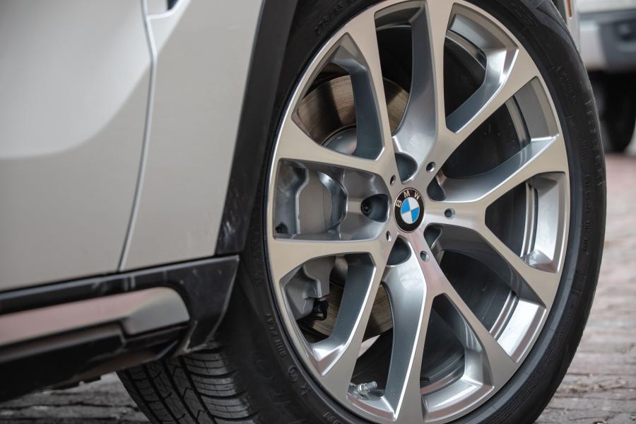 Колеса BMW X6 xDrive40i (G06) 2019 года  (NA) (фото 26 из 33)
